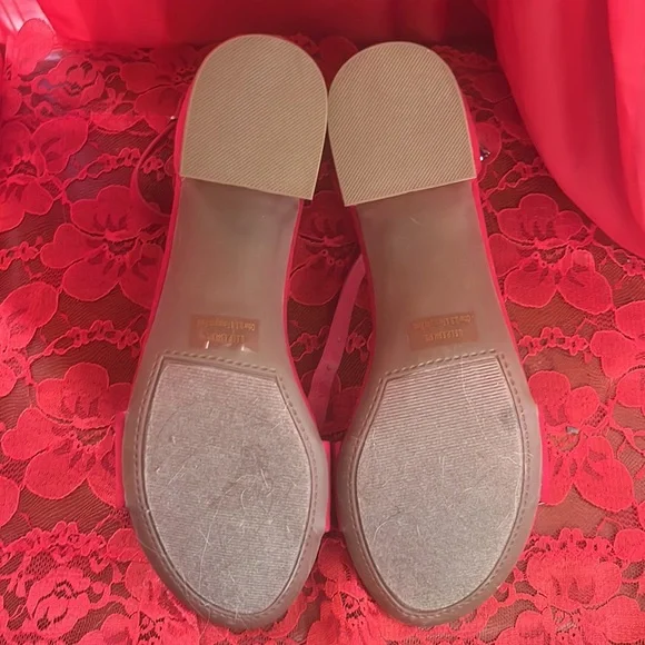 Red Strap Heel - Picture 3 of 3